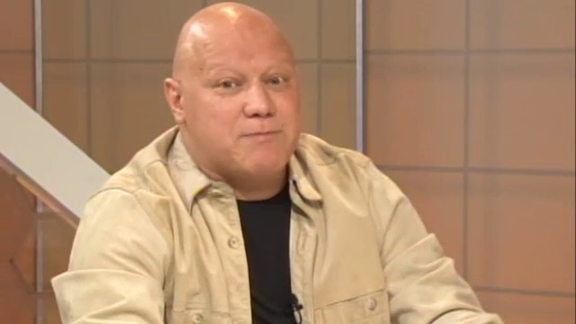 Por que Ronaldo Giovanelli perdeu o cabelo?
