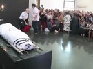Parentes se despedem de israelenses mortos em ataque