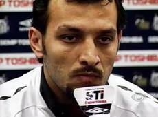 Edu Dracena é apresentado no Santos