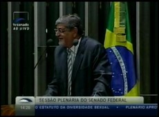 Parlamentares batem boca no Senado