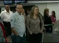 Passageiros enfrentam longas filas no Galeão