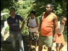 Mandioca gigante de 1,60 m chama atenção em Salvador