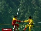 Equilibristas chineses batem recorde de travessia em corda