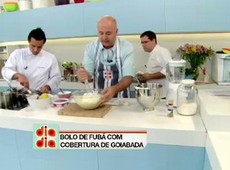 Receita Minuto: Bolo de Fubá com Cobertura de Goiabada