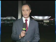 Políticos são cuidadosos ao comentar reportagem de revista s