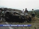 Menina escapa de acidente e pede ajuda para salvar irmã