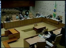 Ministros votam pela absolvição do publicitário Duda Mendonç