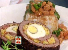 Daniel Bork prepara Carne Assada Recheada com Ovo e Farofa