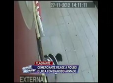 PR: Comerciante reage a assalto e tira arma de bandido