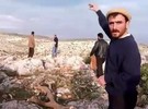 Rebeldes sírios mostram local atingido por mísseis de Assad