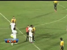 Batem em Neymar e ainda reclamam