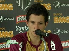 Bernard fala sobre a expectativa de enfrentar o Cruzeiro