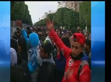 Tunísia: Manifestantes confrontam polícia por morte de líder