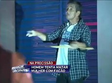 MG: Durante procissão homem tenta matar mulher com facão