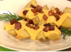 Conheça a receita de Batatas Crocantes com Cheddar e Bacon