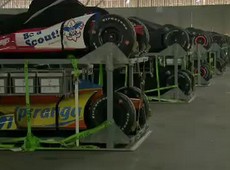 Carros da Fórmula Indy já estão na garagem do Anhembi