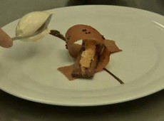 Aprenda a fazer uma sobremesa de caramelo com biscoito