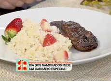 Daniel Bork prepara um Risoto de Morangos com Espumante
