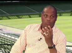 Ronaldão: Luiz Gustavo faz o simples