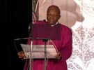 Desmond%20Tutu%20faz%20homenagem%20a%20Nelson%20Mandela