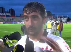 Douglas acha que campo molhado favoreceu Atlético-PR