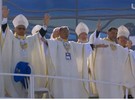 Bispos e fiéis participam de 'flash mob' para papa; veja - UOL Mais