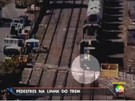 Pedestres se arriscam na linha de trem em MG; veja