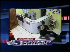 Delegado discute em hotel e saca arma