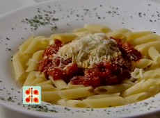Aprenda a fazer um Penne à Matriciana