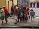 Brasileiros abrem mão da ceia de Natal para ajudar pessoas carentes