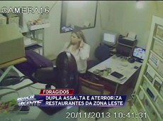 Câmera de segurança flagra assalto a restaurantes em SP