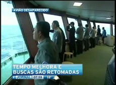 Avião: Buscas por destroços são retomadas