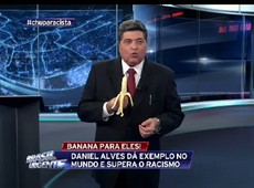 Datena apoia Daniel Alves e come banana