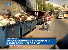 Apresentadores procuram o maior acúmulo de lixo em SP
