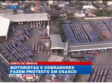 Motoristas e cobradores fazem protesto em Osasco