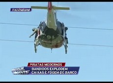 Grupo rouba banco e foge de barco em SP