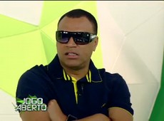 Denilson imita estilo de Joel Santana e elogia o treinador do Vasco