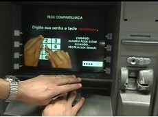 Polícia do RJ prende quadrilha especializada em clonar cartões de crédito