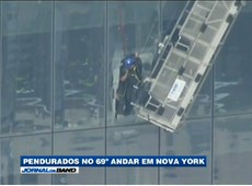 Operários ficam presos em andaime a 250 metros de altura