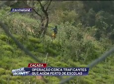 Policiais caçam traficantes que agem perto de escolas