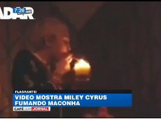 Miley Cyrus é vista fumando maconha com namorado