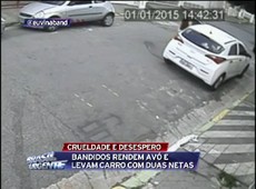 Bandidos roubam carro com duas crianças dentro