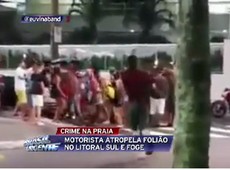Motorista foge após atropelar folião no litoral sul de SP