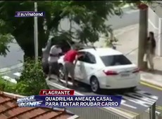 Flagrante: assaltantes rendem casal para roubar carro