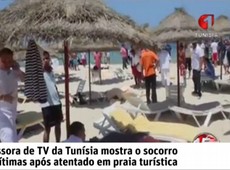 Emissora mostra o socorro de vtimas aps atentado em praia da Tunsia