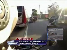 Policiais caçam assaltante que estava em moto roubada