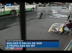 Mulher quase é atropelada por ônibus no MT
