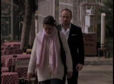 Sherazade encontra Onur e diz que não quer mais vê-lo