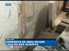 Concreto de obra invade loja na Rua Augusta