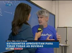 Estudantes tiram dúvidas antes do Enem